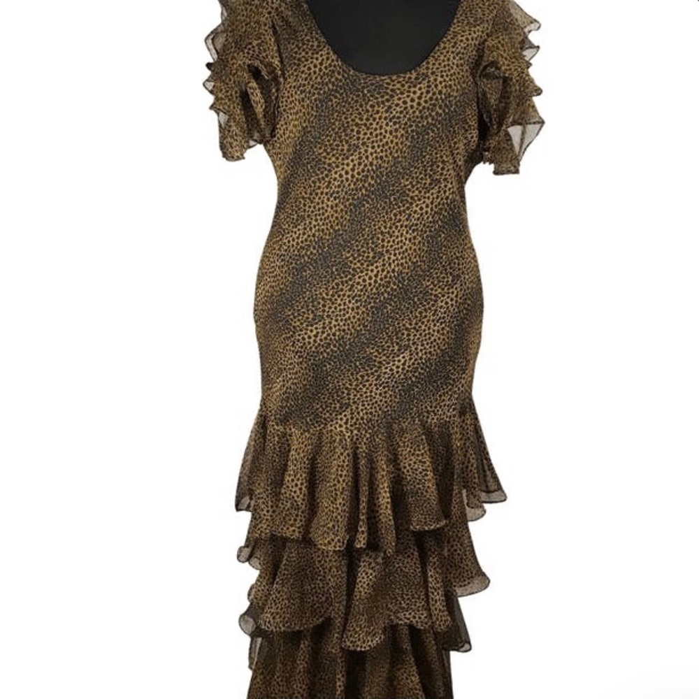 Shape FX leopard print long flowy dress with tags still on. Size: 14